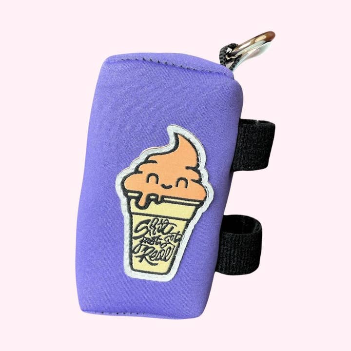 Distributeur de sacs à crottes violet « Shit Just Got Real » pour la vente par Doggyway