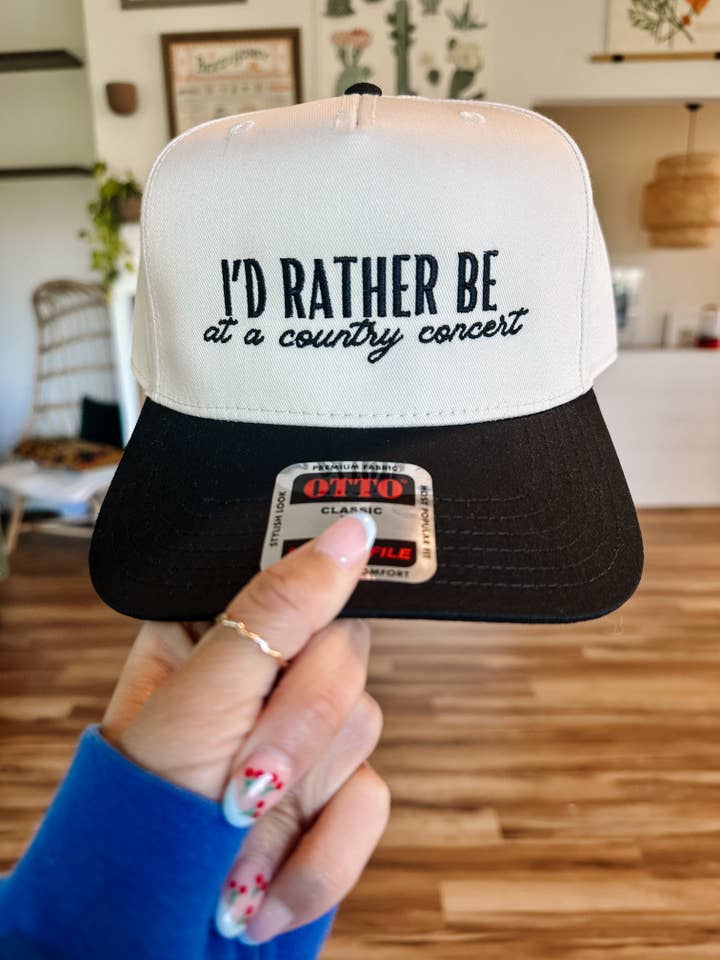 Je préférerais être à un concert country Casquette brodée pour la vente par DENVERCO.
