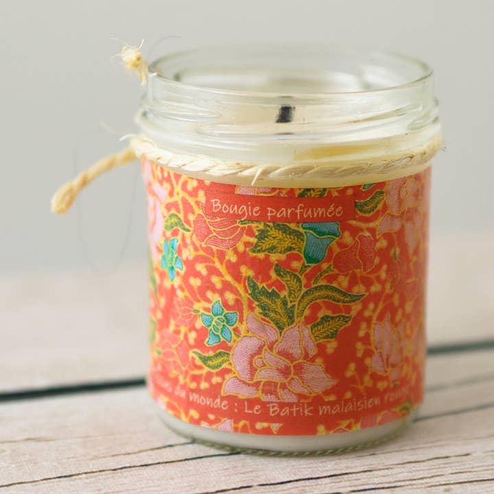 Red Batik Pattern Scented Candle for wholesale by LE NENUPHAR BLANC