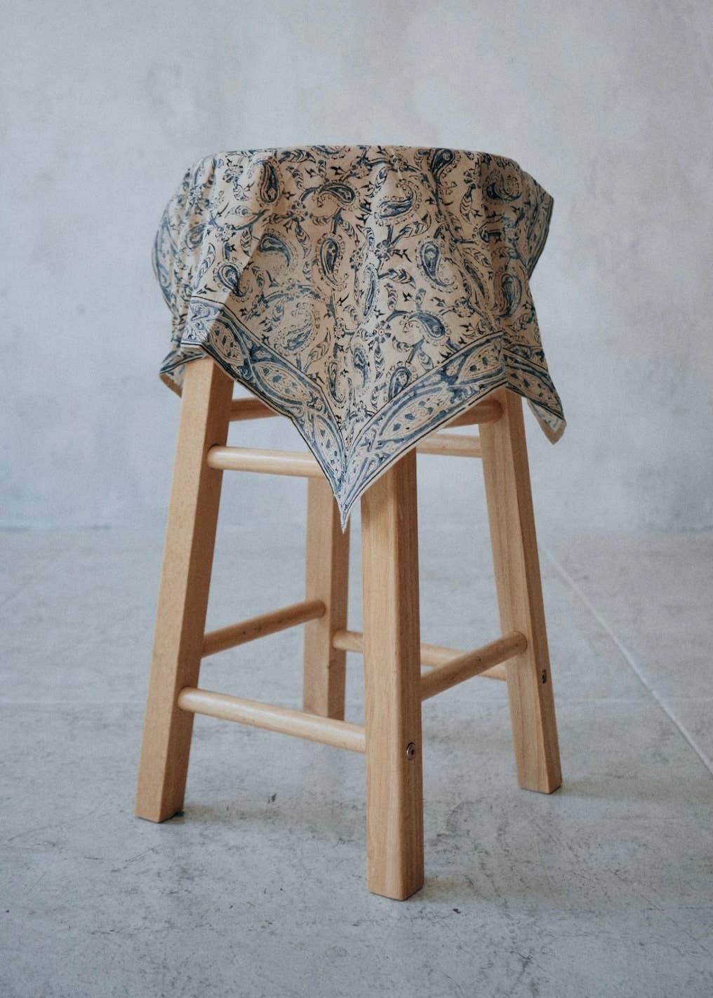 White Lotus Fashions - Vendita all'ingrosso Bandana - Donna - Bandana in Cotone Kalamkari - Paisley Blu (KK1412)5