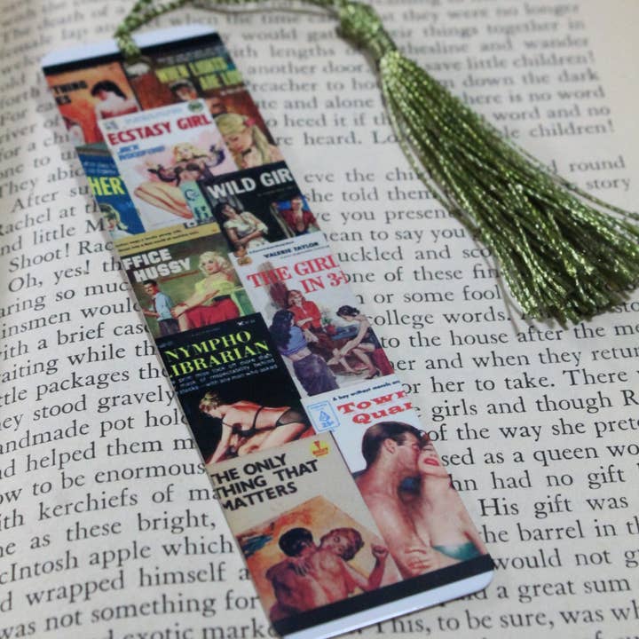 Vintage Erotica Bokomslag// Metallbokmärke för wholesale av Raven Design