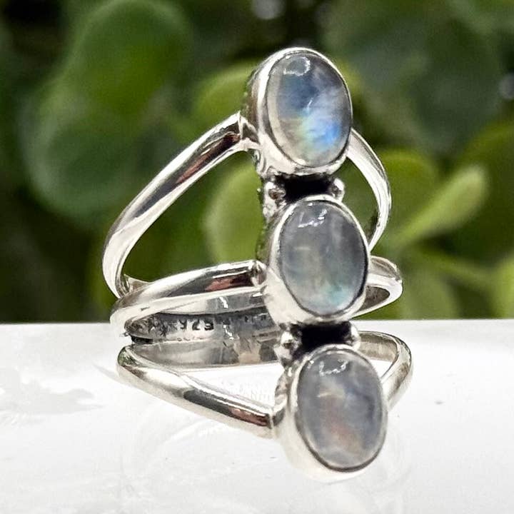 Anillo de plata 925 con 3 piedras de labradorita para venta al por mayor de Meraki Gemstones