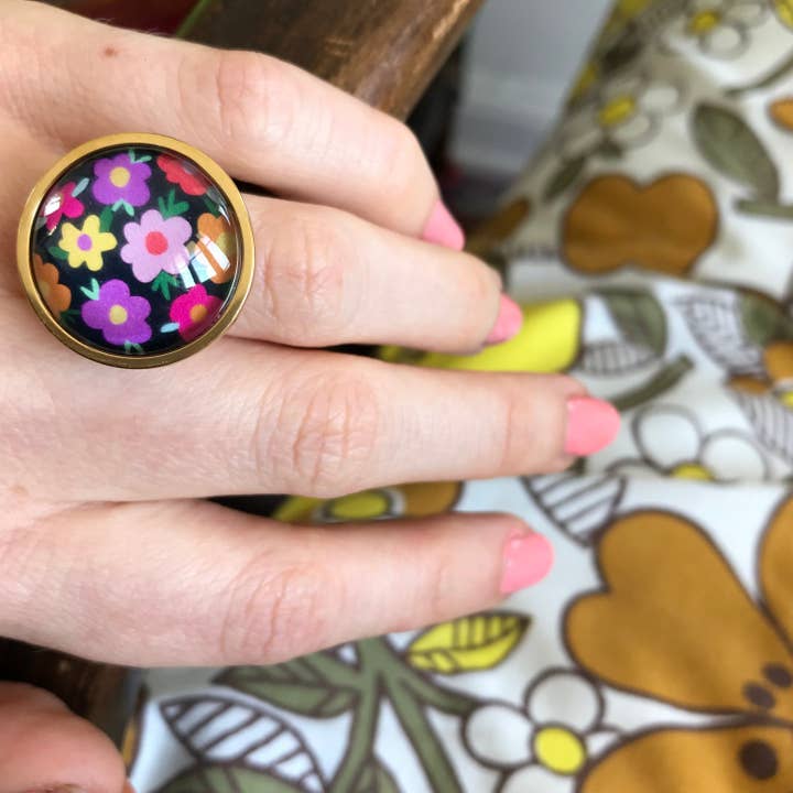 Multicolored Flowers Ring on Black Background with Gold or Silver Finish for wholesale by Dans l'Air du Temps Bijoux