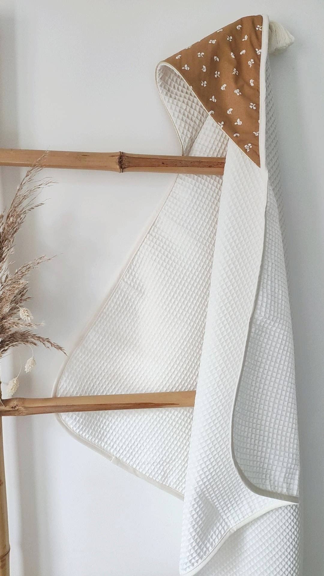 Les p'tites Merveilles de Bérénice - Wholesale Hooded Towel - Kids & Baby - Baby bath cape “Cinnamon flowers” in organic cotton sponge n4