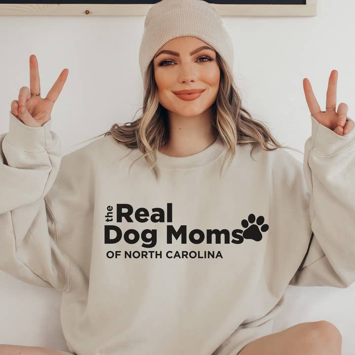 Real Dog Moms of North Carolina, regalo a tema Real Housewives per la vendita all'ingrosso da parte di Dog Mom Apparel