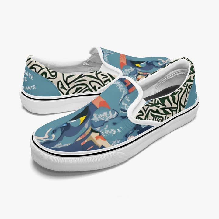 Sauvez les éléphants - Sliders en toile de couleur pembe pour la vente par Alma