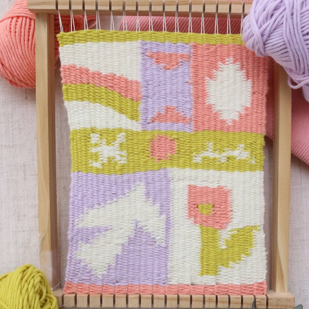 La Petite Épicerie – Engroshandel DIY-hobbysæt – DIY haberdashery - Mit vævede vægtæppe i popfarver3