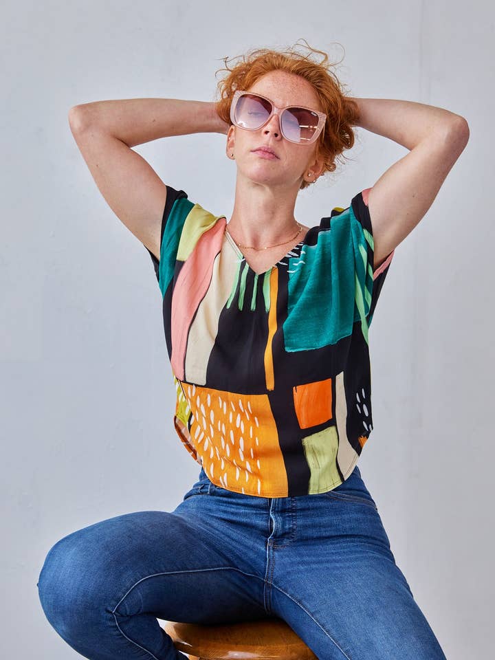 Le haut imprimé Chloé, motif vert pour la vente par Devan Gregori