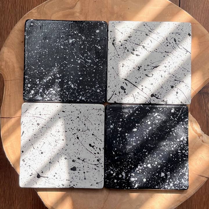 Dessous de verre en céramique noir et blanc pour la vente par Olu.T Designs