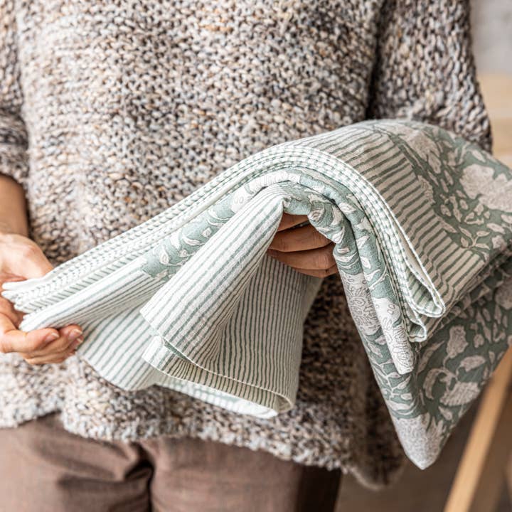 over&back - Wholesale Table Runner - Hand-Blocked Table Runner Floral Patterns 18x10848