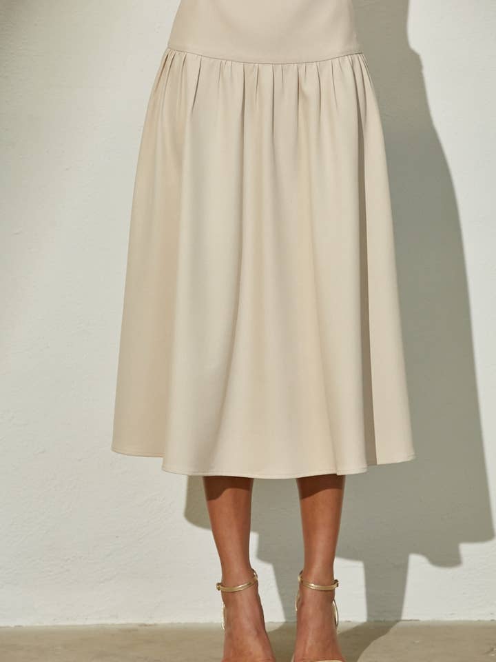 Jupe midi froncée à large ceinture plissée pour la vente par Edit by Nine