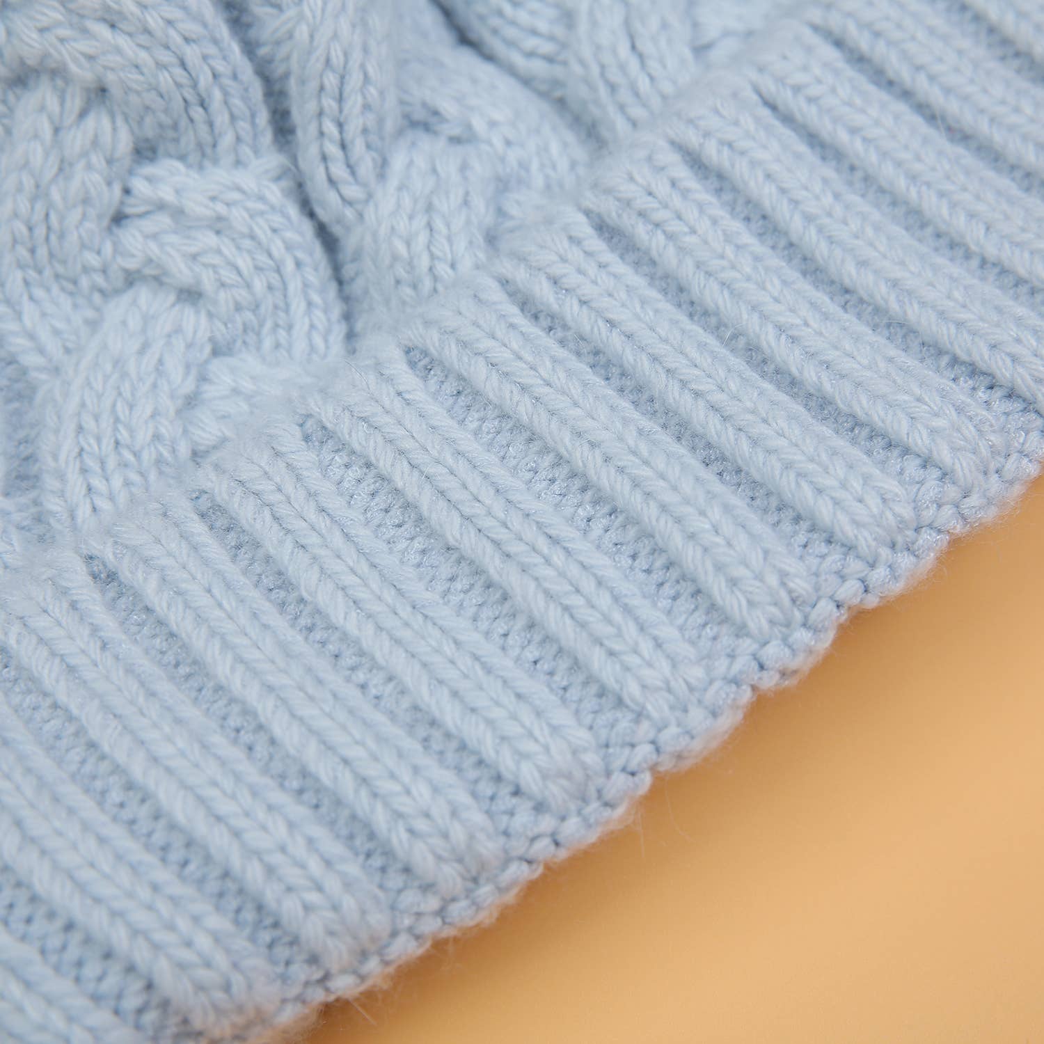 PEACH ACCESSORIES - Wholesale Beanie - Women's - Chunky Knit Pompom Hat SD11114