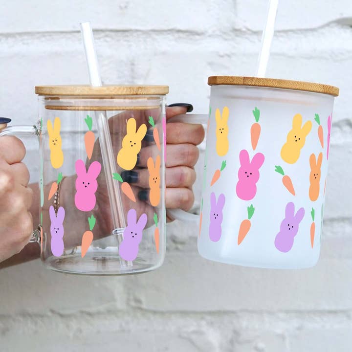 Bunnies and Carrots glazen mok van 17 oz met deksel en rietje voor wholesale door Sip-Sip Hooray!