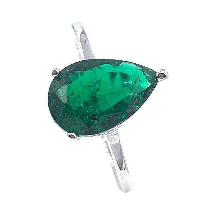 Anillo de latón con forma de pera verde solitaria con circonita cúbica para venta al por mayor de Nisso & Co. NYC Jewelry Wholesale