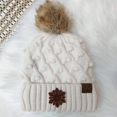 Toppa per cappello in pelle con incisione a forma di fiocco di neve per la vendita all'ingrosso da parte di Trendy Transfers