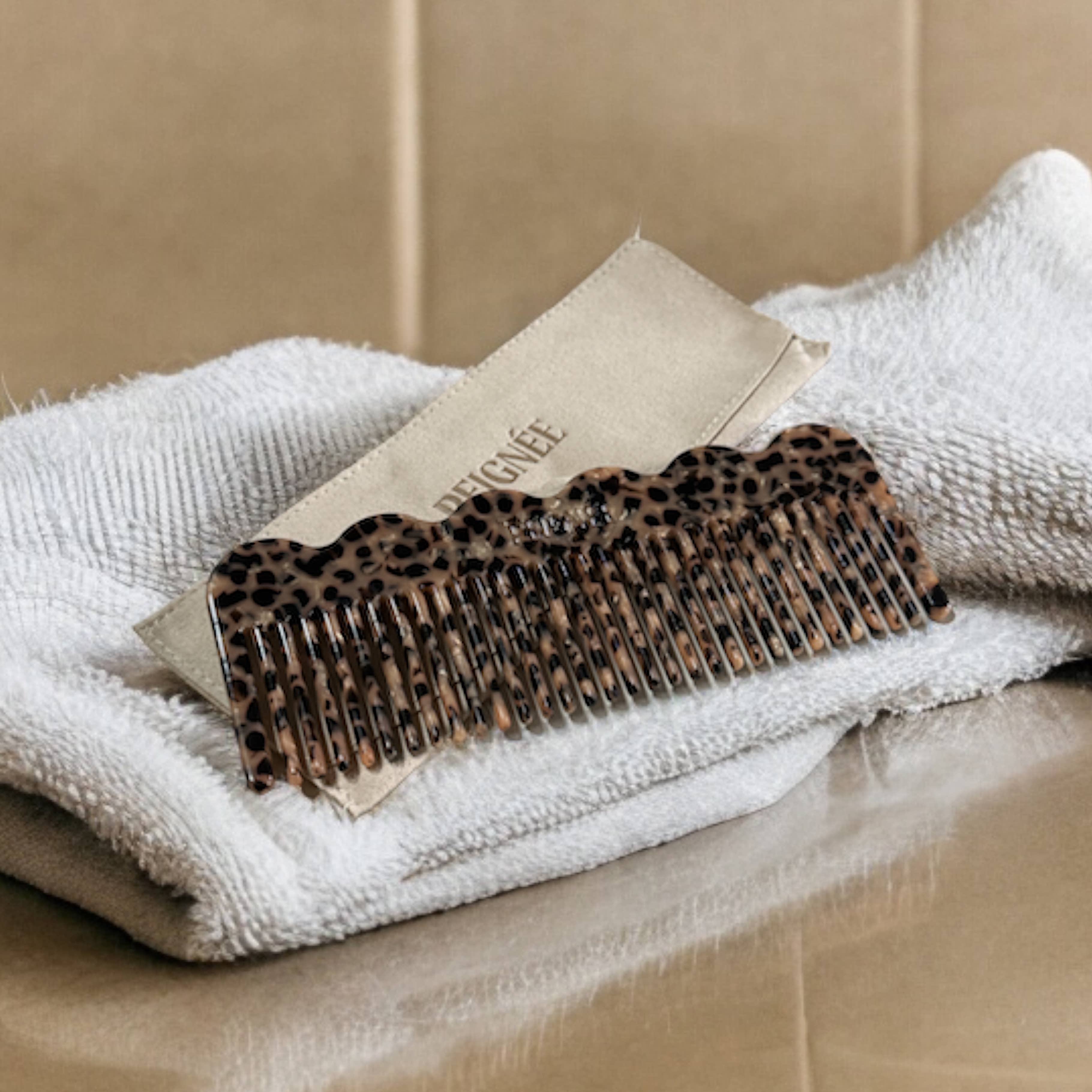 Peignee Paris - Wholesale Haarborstel/kam - Signature kam met wijde tanden in luipaardprint2