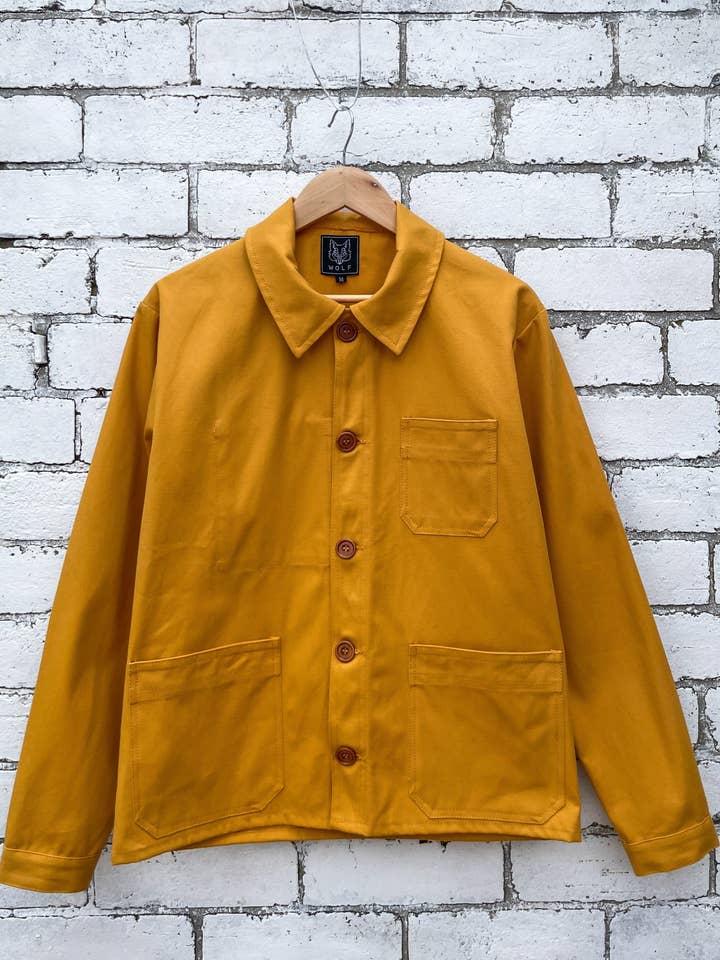 Franse chore-jas canvas komijngeel voor wholesale door Wolf Clothing Collective Ltd