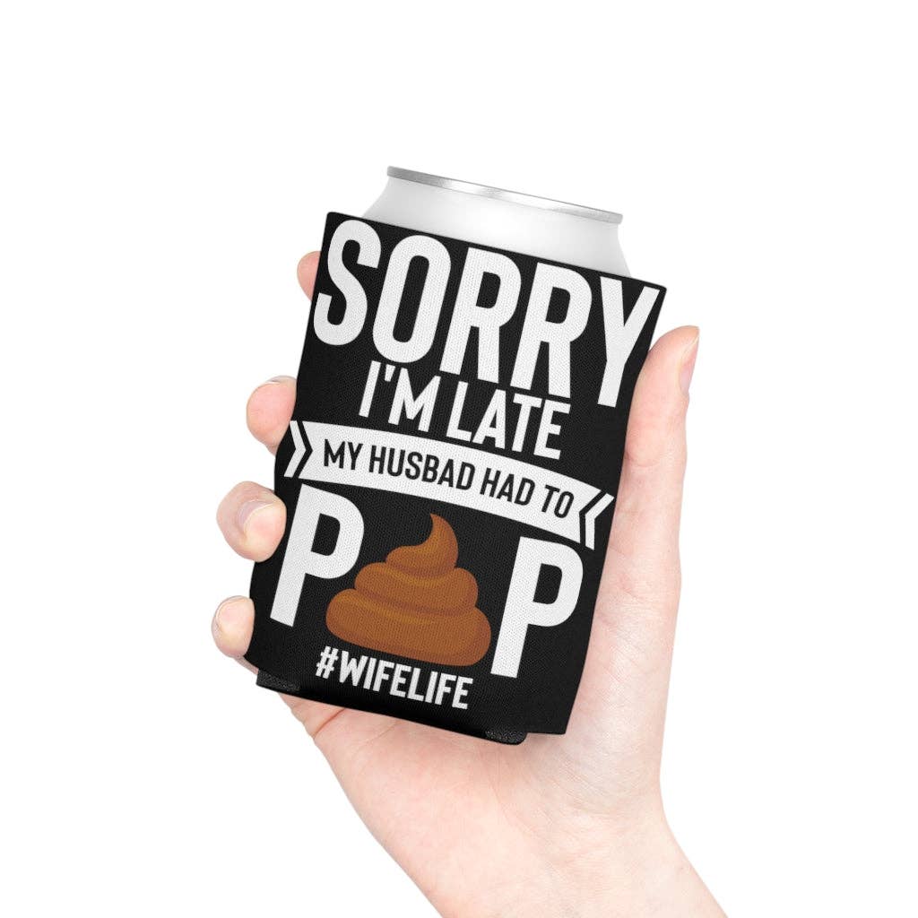 Teegarb LLC - Wholesale Isolators voor dranken/huggers en koozies - Bier Can Cooler Sleeve Novelty Late Mijn man moest poepen Sarcasme Uitspraken Minnaar Hilarische sardonische ironische echtgenoot Catchphrase Lover15