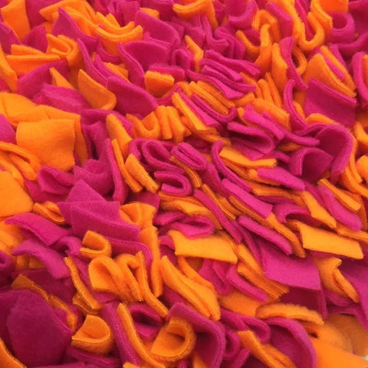 Lavável na máquina, fácil de guardar, laranja e rosa choque, tapete de snuffle lavável/nariz de animal de estimação, trabalho, forrageamento, escolha seu tamanho, escolha o seu tamanho por atacado de Life’s A Treasure Mat