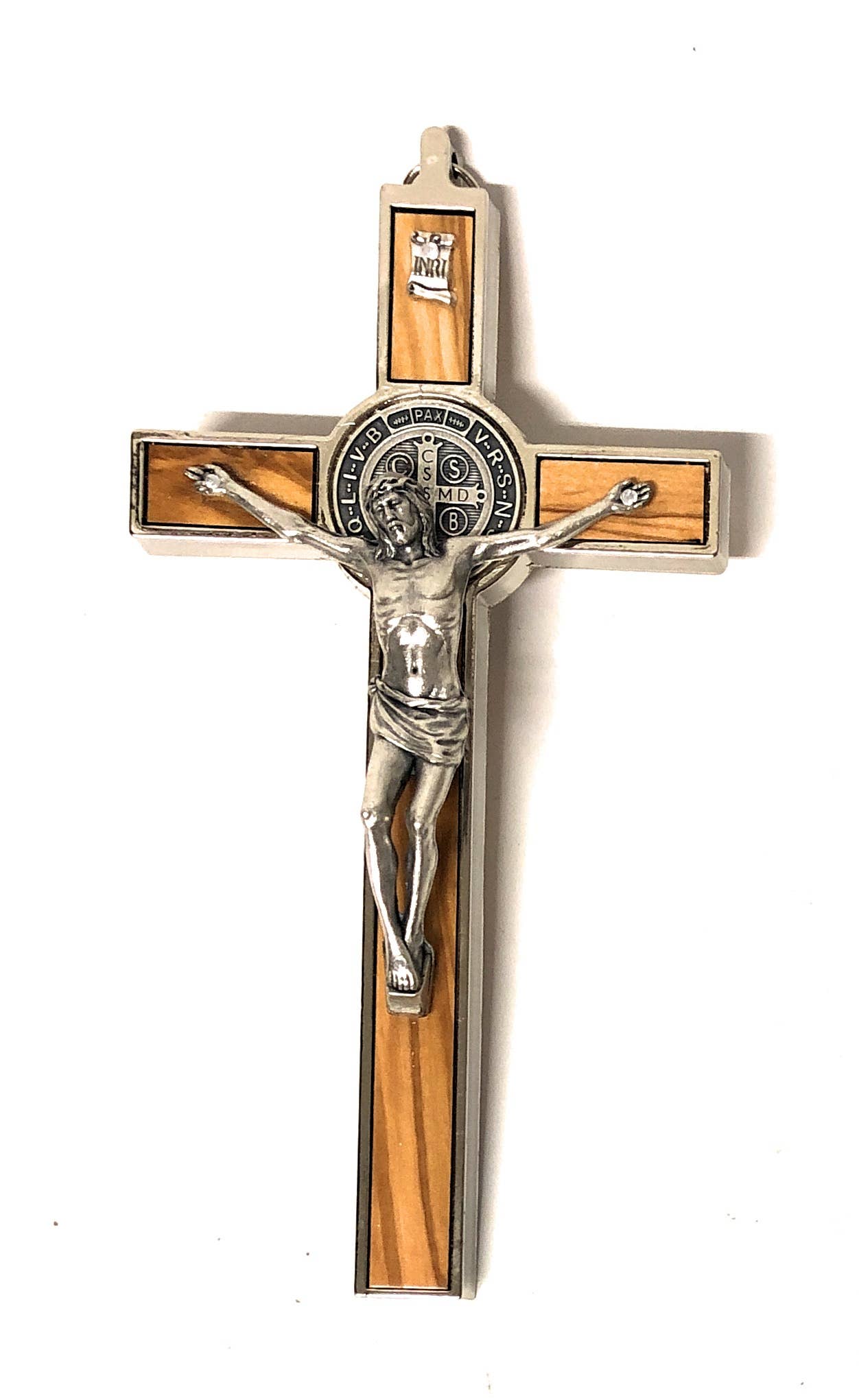 Costa Articoli Religiosi – Cruz de parede por atacado – Cruz de São Bento madeira e metal cm. 20x10,51