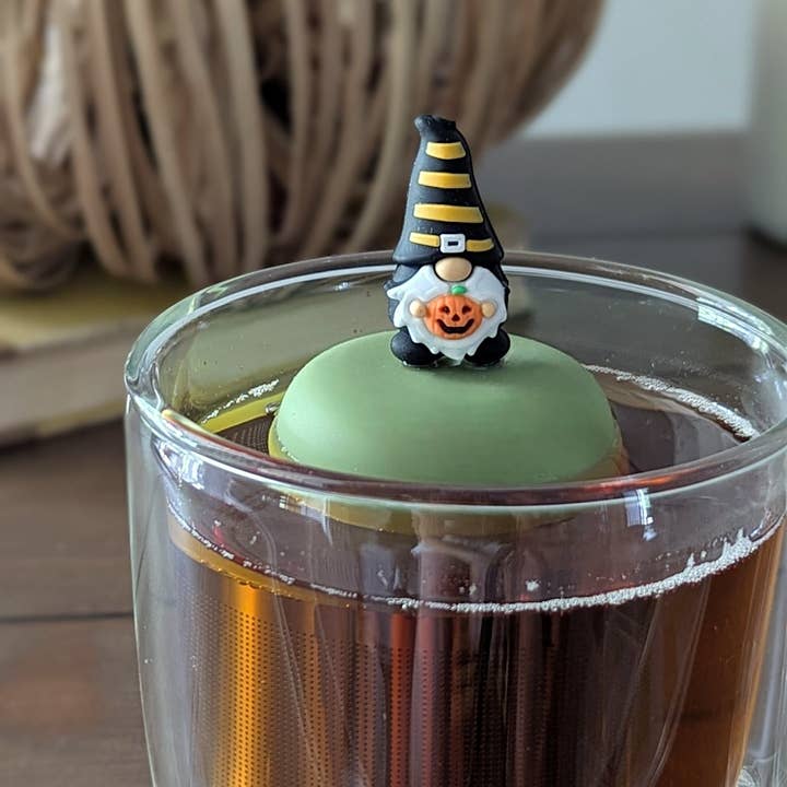 Float2infuse Tea Infuser - Wholesale Tea strainer/infuser - Jack-O-Lantern Gnome | Floating Tea Steeper | Green Base3