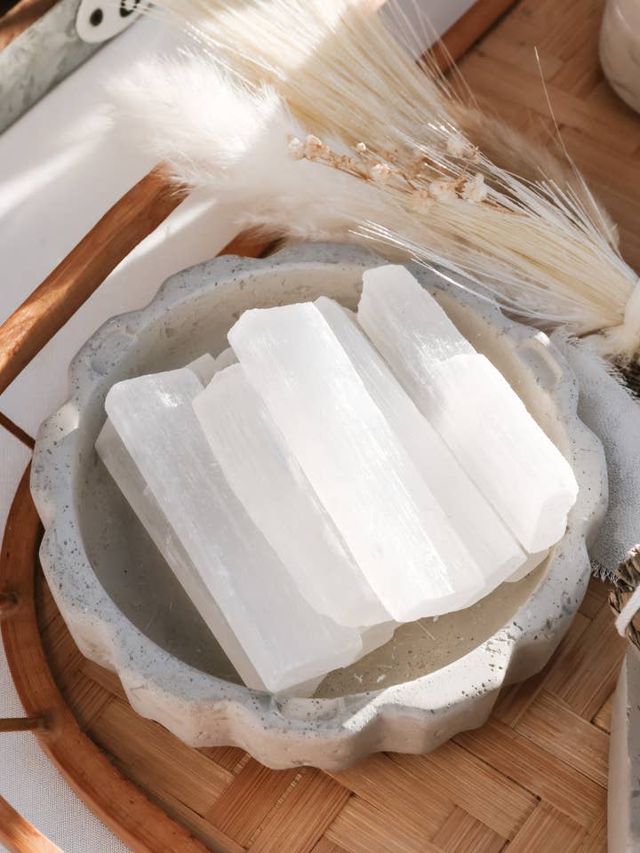 Rå naturliga selenitstavar för wholesale av White Horse Candle Co.