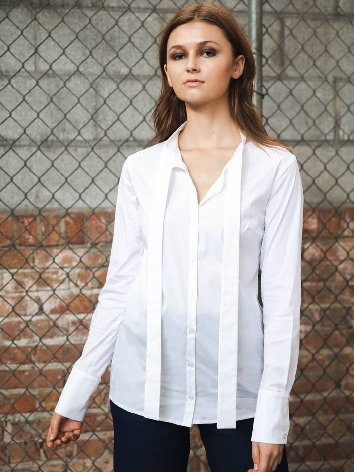 Blouse à col noué pour la vente par KATIE FARNAN