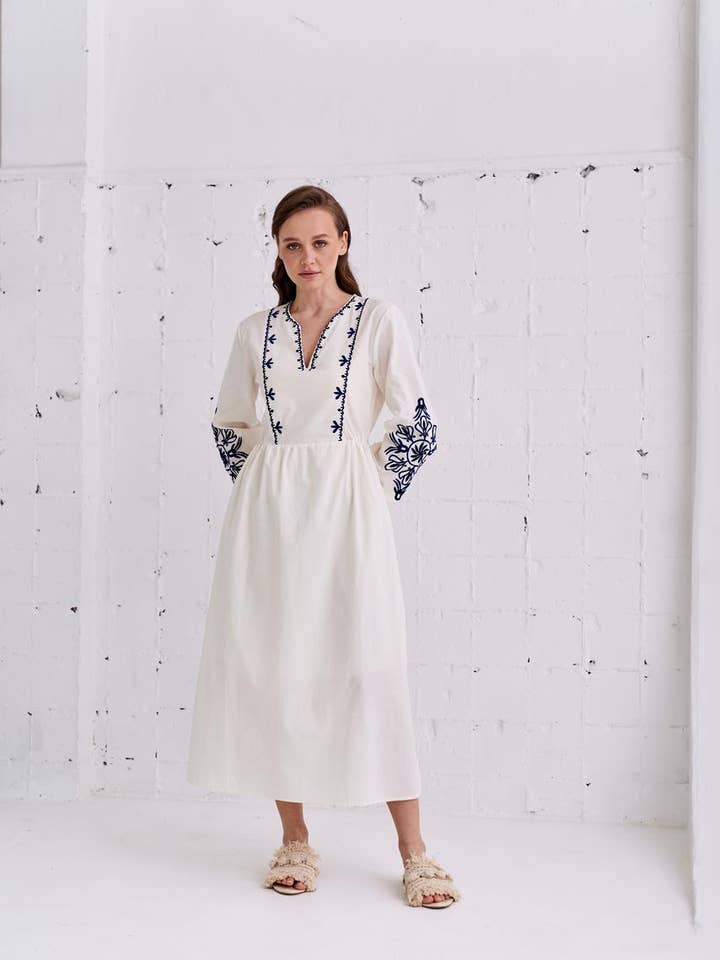 Handmade Originals Ukraine – wholesale Klänning - Dam – Broderad Klänning Inspiration Vit & Blå