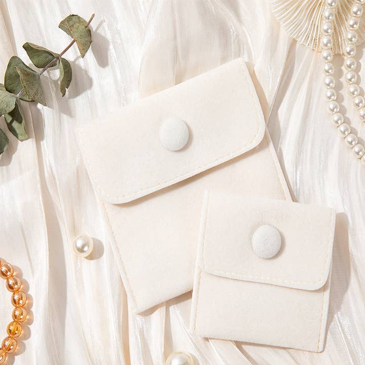 Pochette en velours à fermeture boutonnée en microfibre de qualité supérieure, sac-cadeau beige pour la vente par Zakka