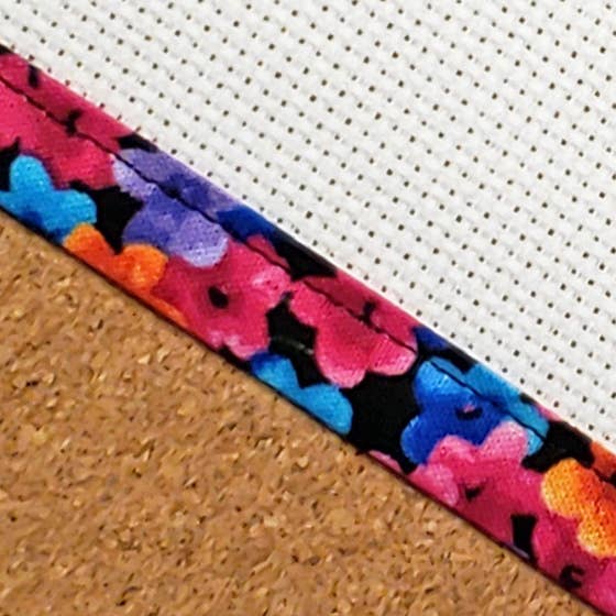 Lits fluorescents - Aida découpée sur mesure pour la vente par Rogue Stitchery