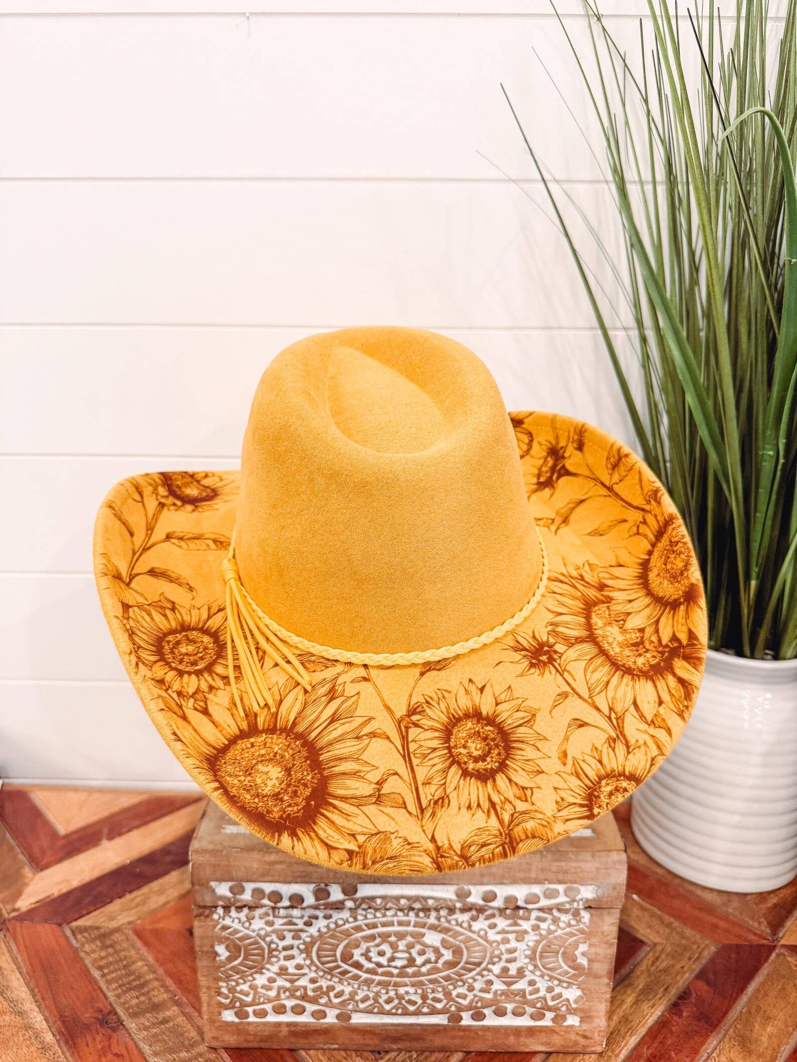 Willie & Dolly Designs – wholesale Cowboyhatt - Dam – Graverad blommig hatt4