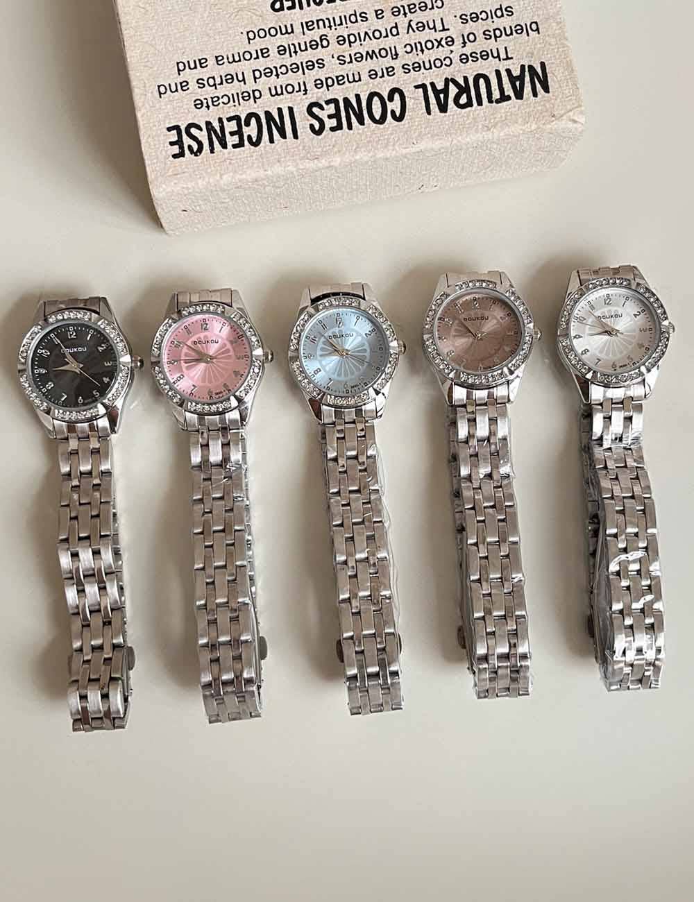 Dipped Shop – wholesale Wrist watch – Women's – Rhinestone Round Dial Chic Quartz Watch DP25F7542