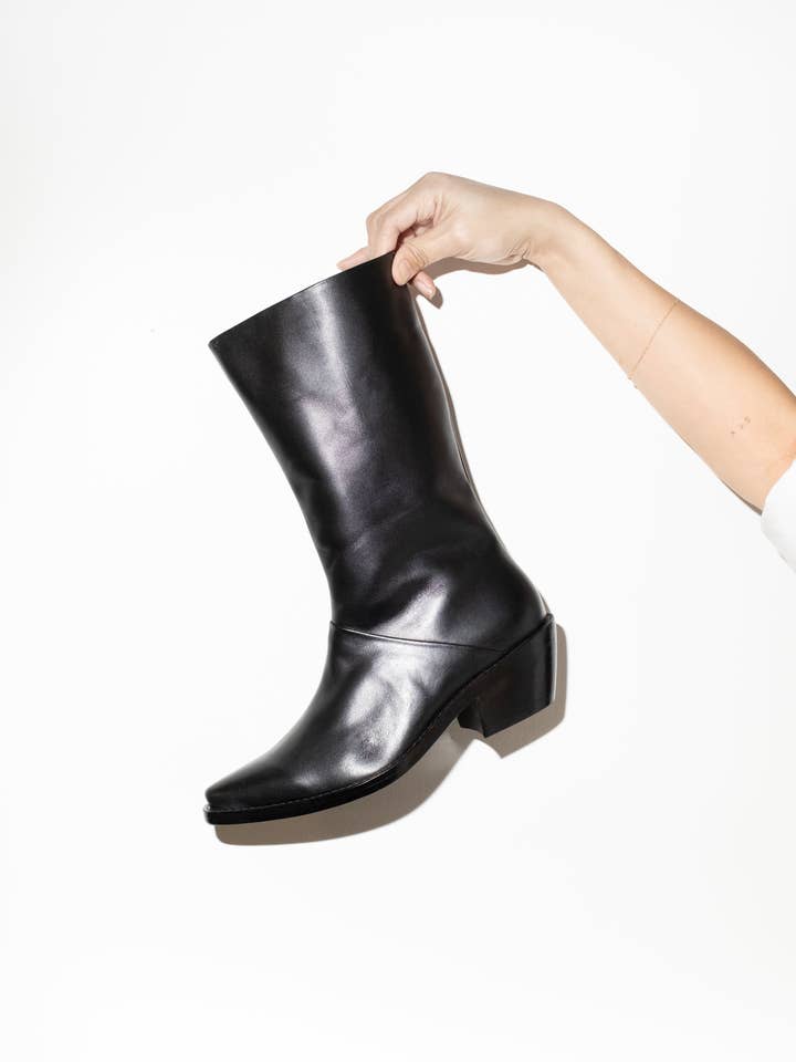 Jackie Boot en Noir sur Noir pour la vente par et Tigre