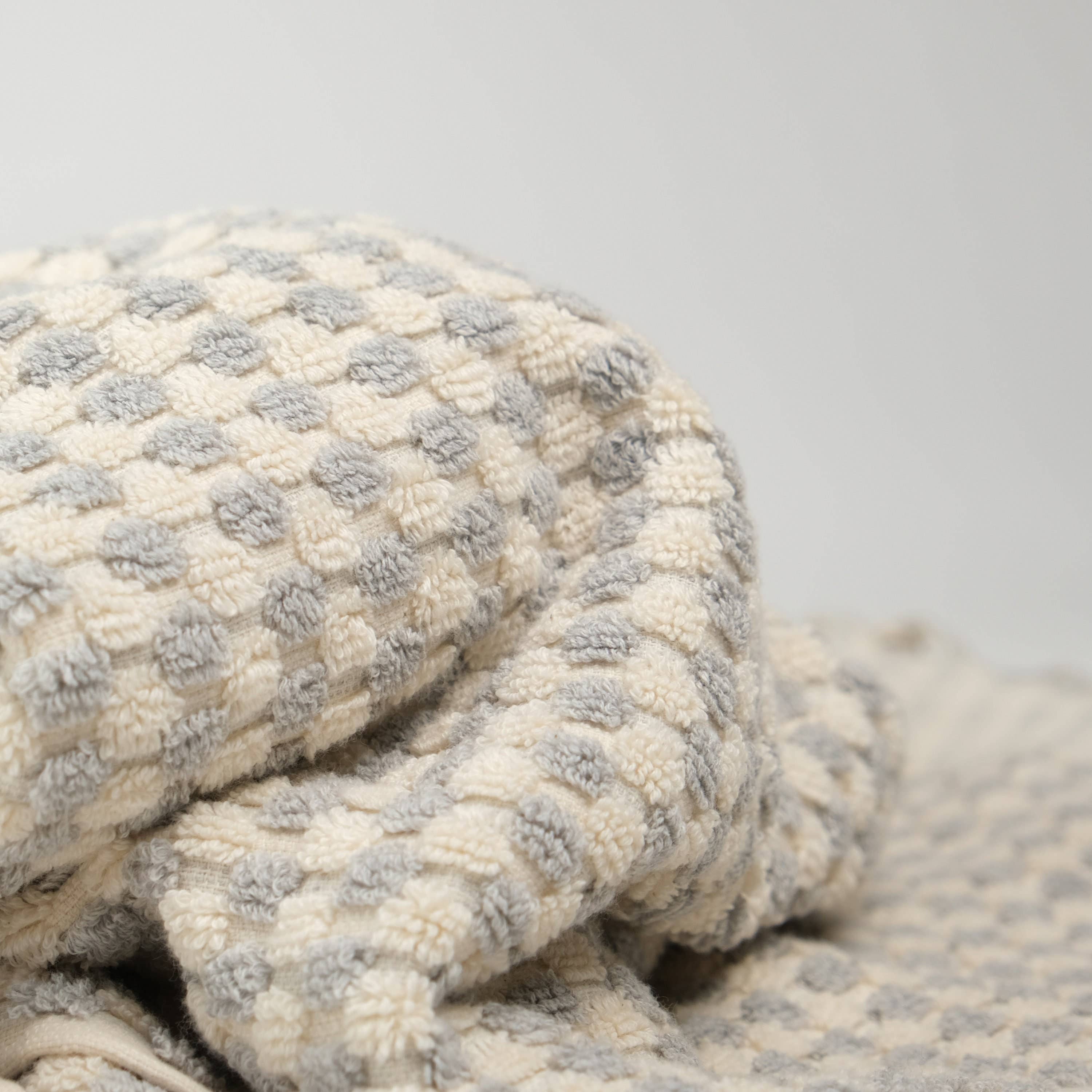 Kalkedon Towels - Wholesale Bath Towel - Pom Pom Bath Towel | Soft Plush Thick Towel |Checkered Towel2