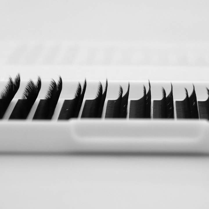 GladGirl - Wholesale False/Fake Eyelashes - Signature Mink Double Layered Fluffy Narrow V6