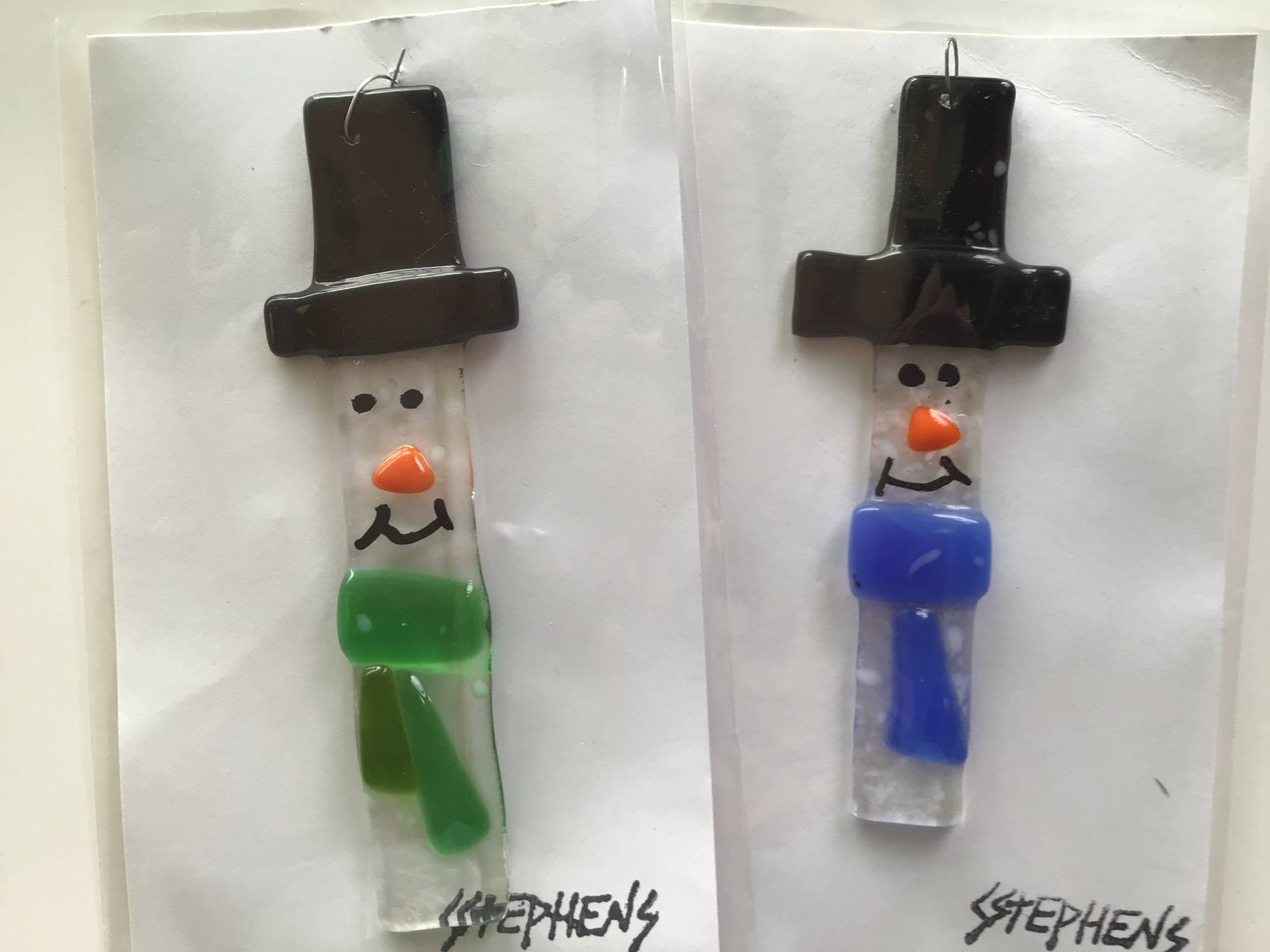 Disponível em branco ou transparente com cores variadas para lenços. Enfeites de bonecos para venda a revendedores na Faire4