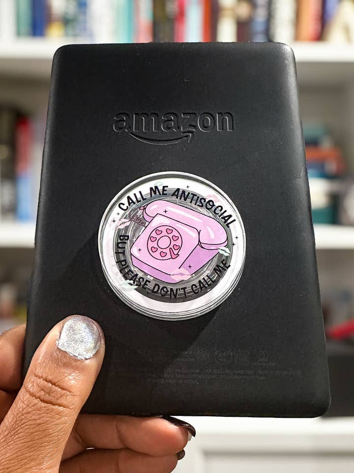 Noem me Antisocial Magnetische Telefoon- & Kindle-greep voor wholesale door Charmed by Nathalie Ann