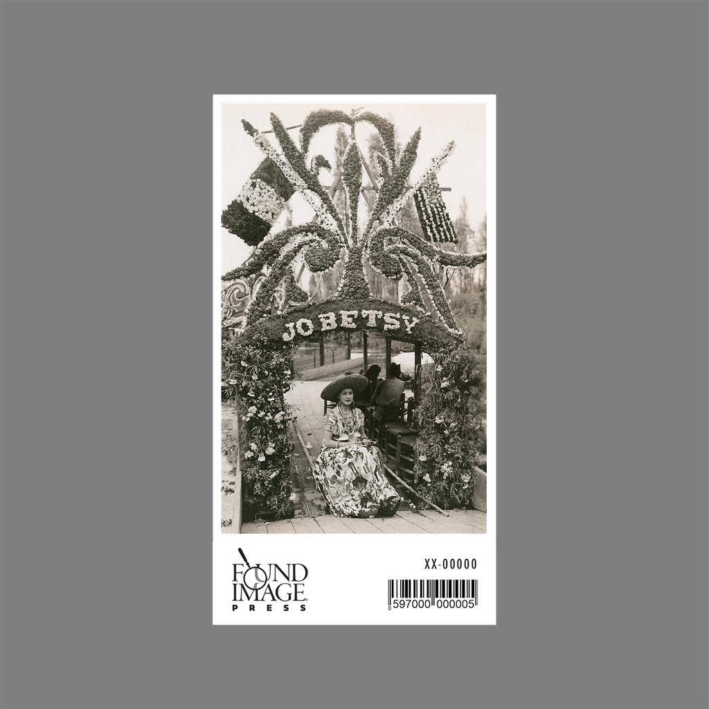 Found Image Press - Vente Autocollant - Autocollant MX-358 Señorita avec Affichage Floral Élaboré1