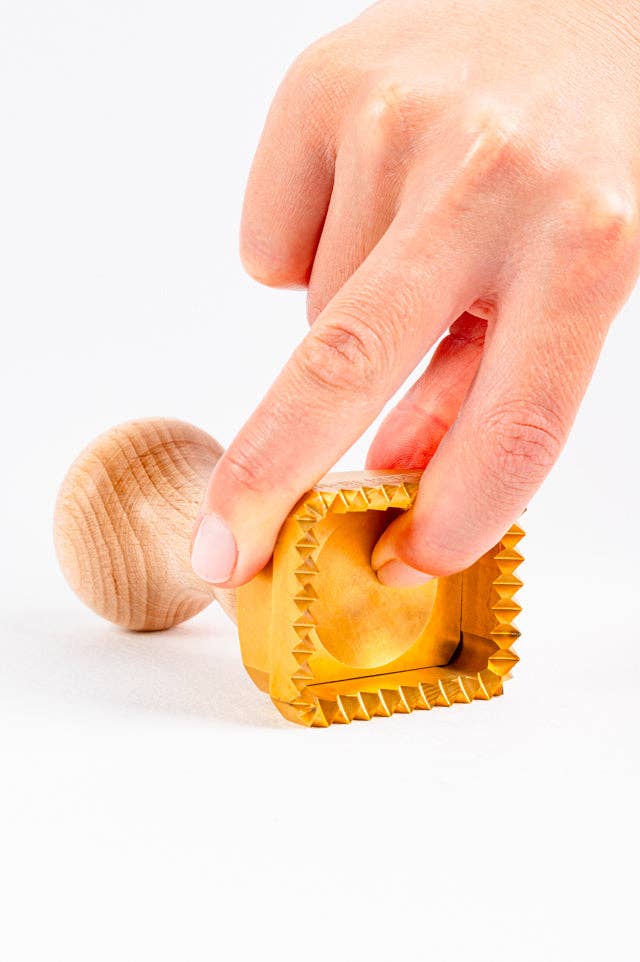 LA GONDOLA - Vendita all'ingrosso Utensile/attrezzo da cucina - Tagliapasta per Ravioli Quadrato 45x55mm Timbro Professionale6