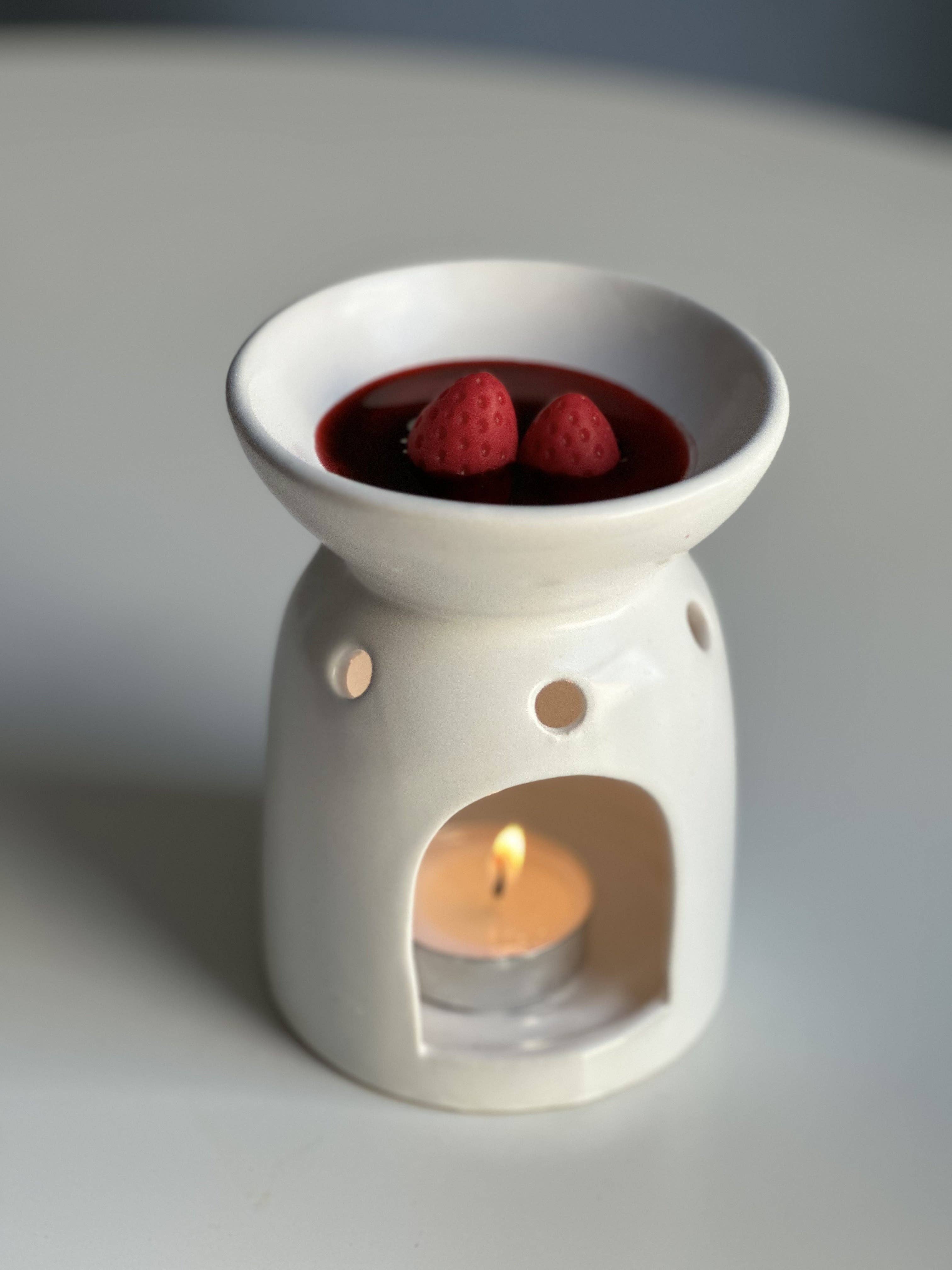 Sugar Candle - Vente Bougies piliers - Fondant Parfumé à la Fraise – tartelette de cire à la fraise & bougie dessert3