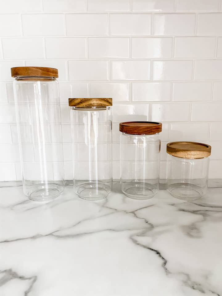 Set de 4 bocaux avec couvercles en acacia pour la vente par Paper + Pallet