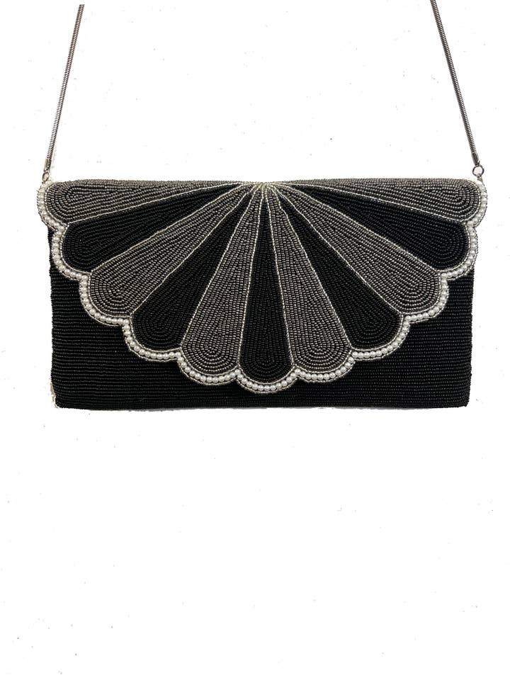 NOUVEL ARRIVAGE POCHETTE COQUILLE SAINT-JACQUES À PERLES pour la vente par Ricki designs