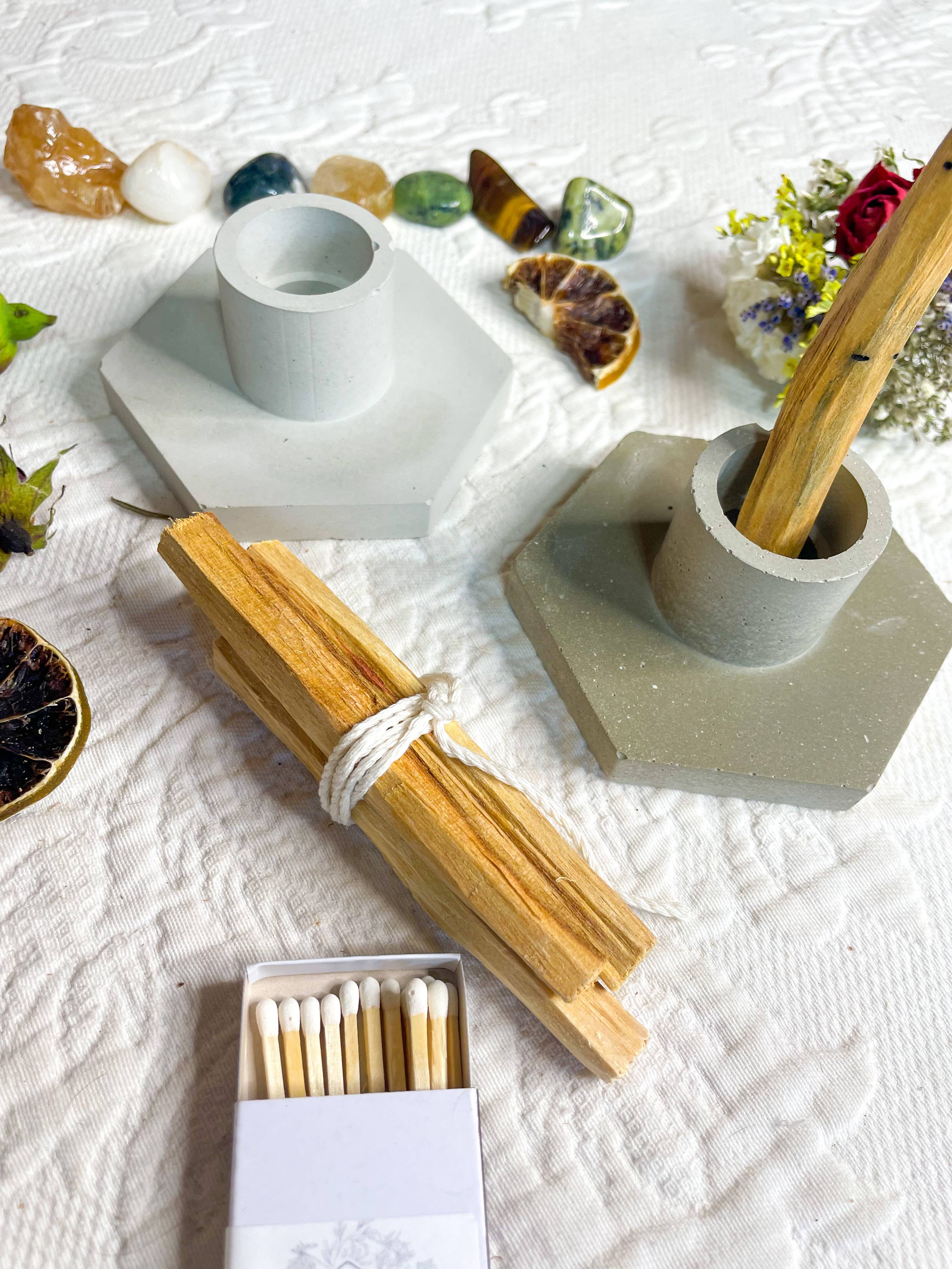 CharlieHaze - Vendita all'ingrosso Piatti per smudge - Porta Bastoncini di Palo Santo in Cemento per Smudging2