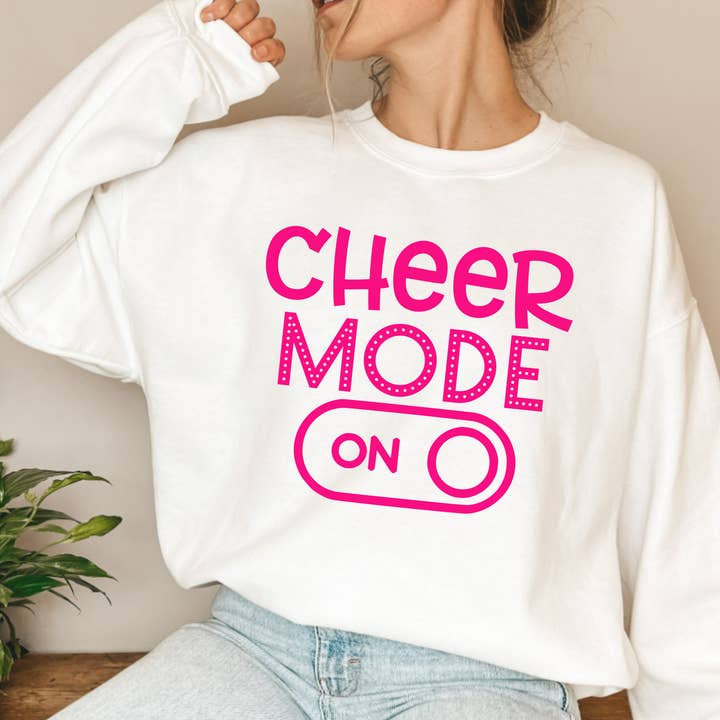(Shirt nicht im Lieferumfang enthalten) CHEER Mode ON — Hot Pink — Siebdruckübertragung für den Großhandel von TEELUX