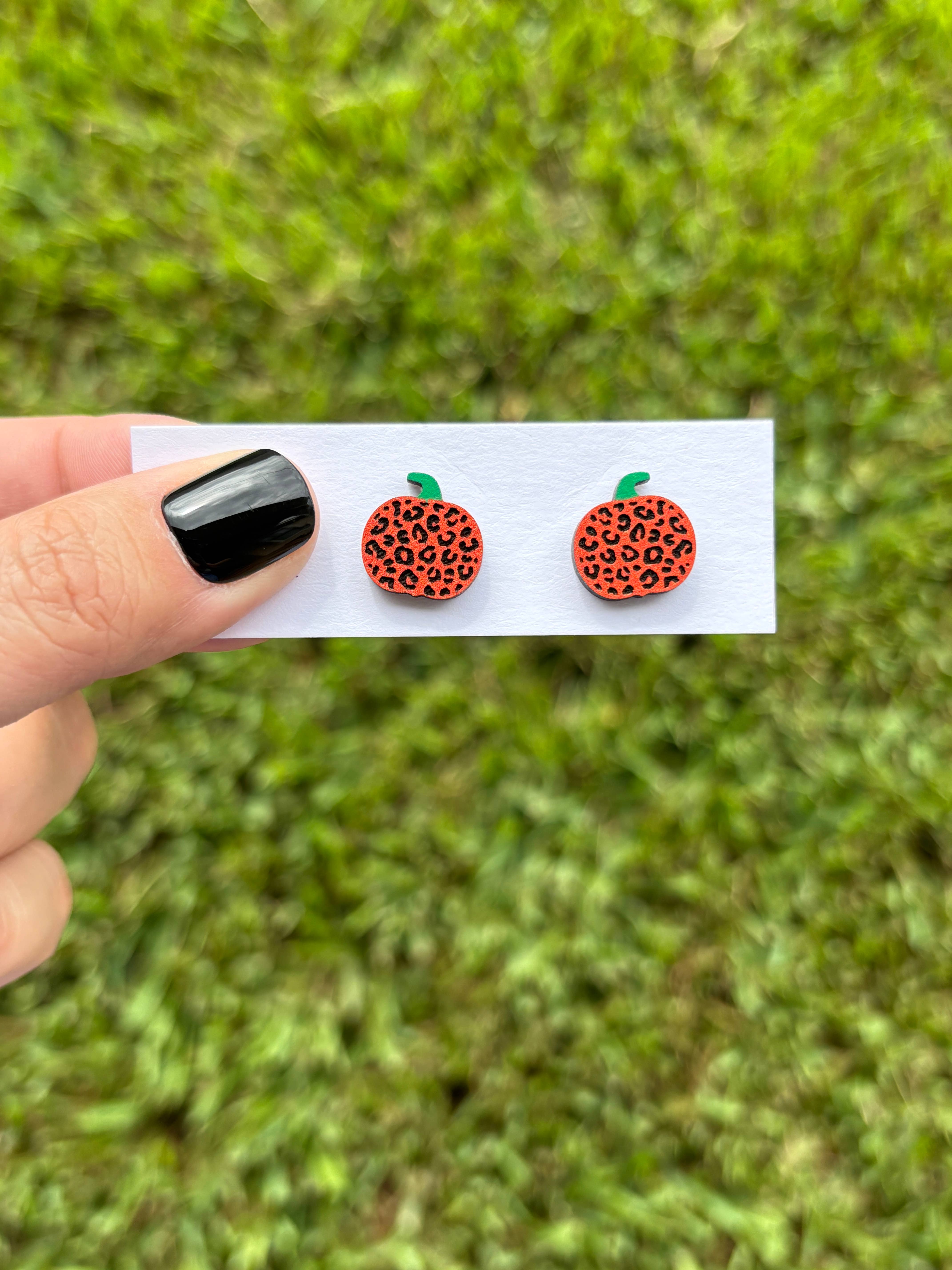 Laser & Color Designs LLC - Vente Clous d'oreille - Boucles d'oreilles citrouille léopard, boucles d'oreilles d'Halloween1