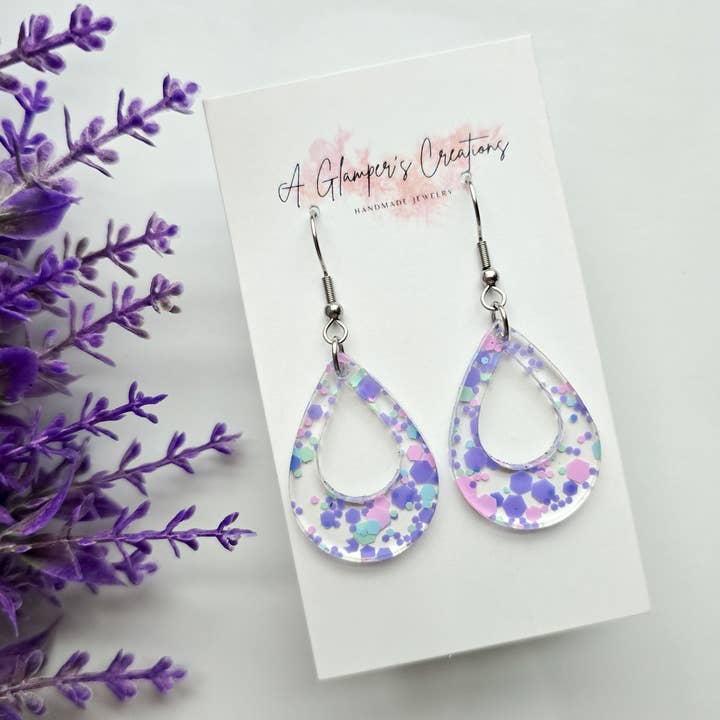 Brincos de Acrílico em Forma de Lágrima com Recorte de Sereia e Confetti por atacado de A Glamper's Creations LLC