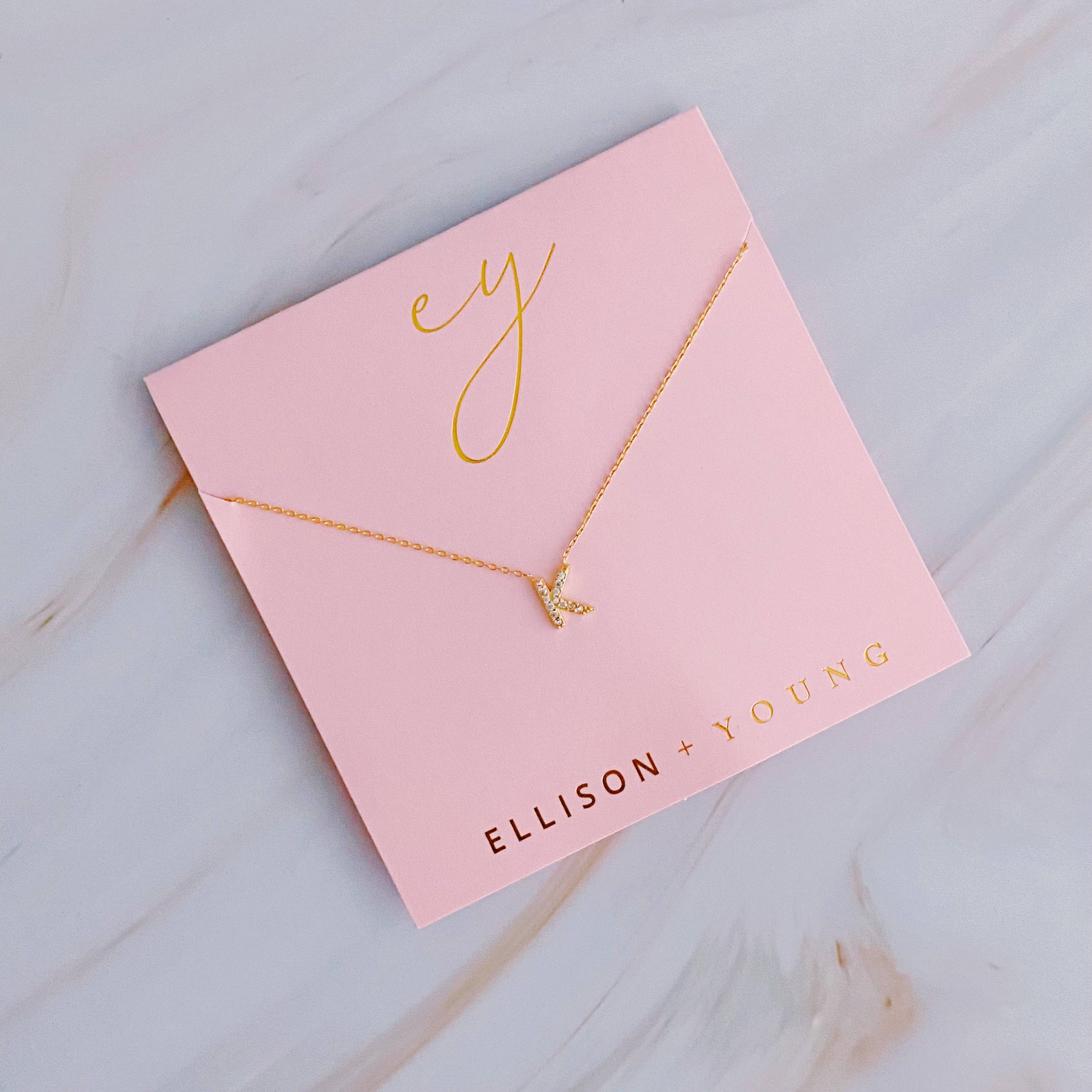 Ellison+Young - Vente Colliers à pendentif - Collier initial Understated Beauty8