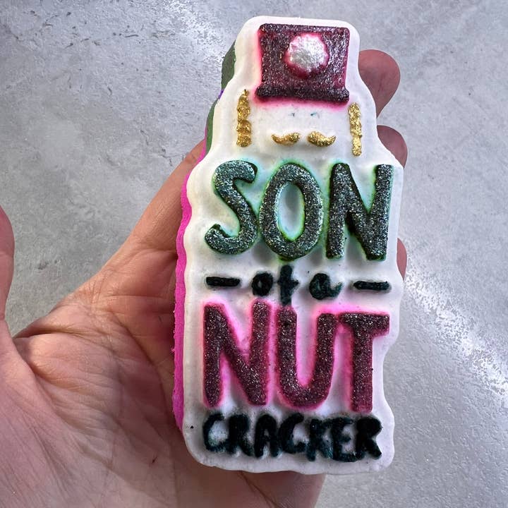 Unique creations soap company – Großhandel Badebombe/-sprudeltabletten – NUSSKNACKER Badebombe1