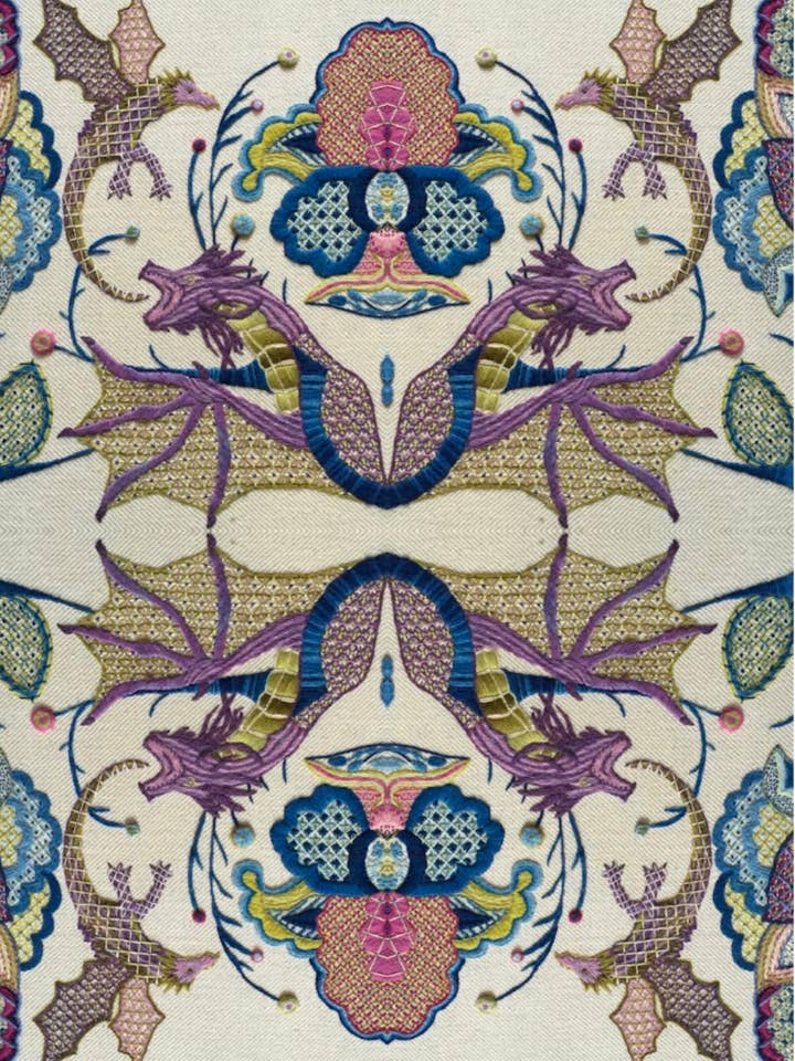 Daenerys silkescarf med drakdesign för wholesale av SILK/SOIE Inc.