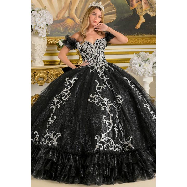 Abito da ballo con applicazioni, maniche a sbuffo e spalle scoperte. per la vendita all'ingrosso da parte di Babyfox Apparel